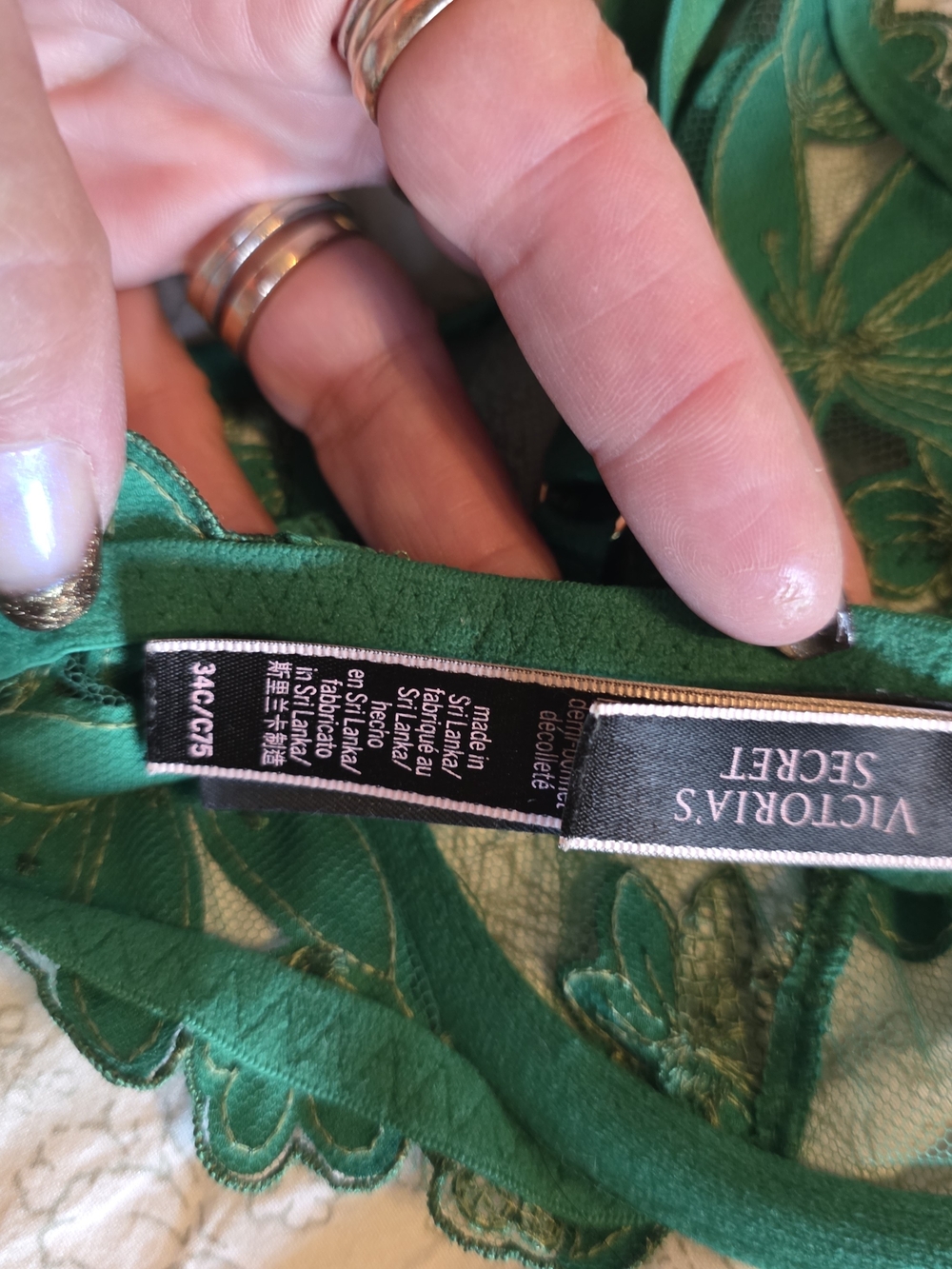 Victoria's Secret Emerald Green Lace Underwire Bra - Picture 3 of 3